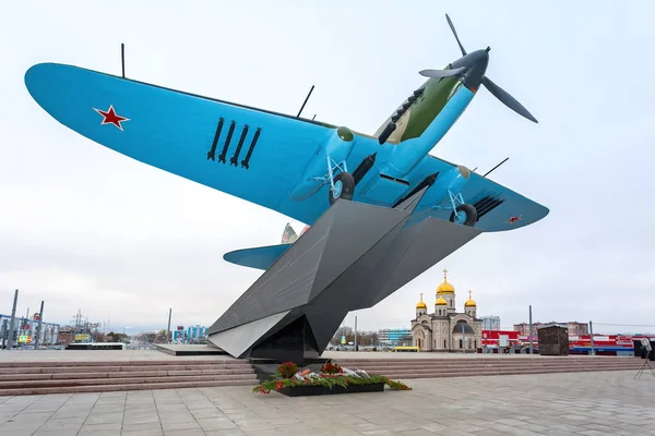 Monumento ao avião de ataque de voo baixo "Ilyushin 2" do Secon — Fotografia de Stock