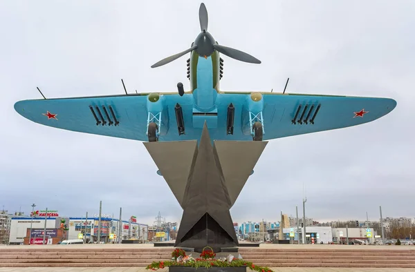 Monument til lavtflyvende angrebsfly "Ilyushin 2" i Secon - Stock-foto