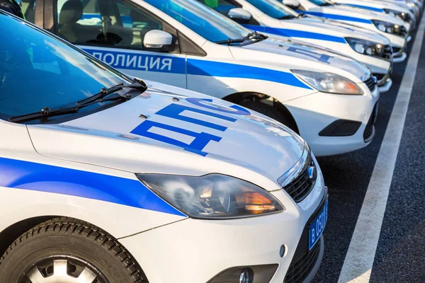 Polícia russa patrulha carros da Inspecção Estadual de Automóveis — Fotografia de Stock