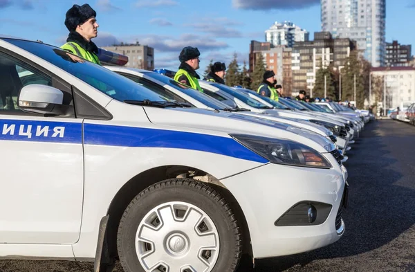 Патрульные автомобили Государственной автомобильной инспекции России — стоковое фото