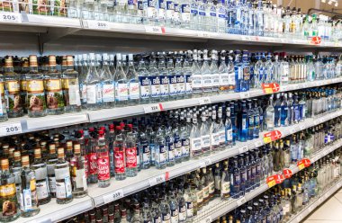 Hipermarket Karusel vitrin alkollü içecekler