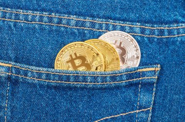 Cryptocurrency arka kot pantolon cebinden yapışmasını sikkeleri. B