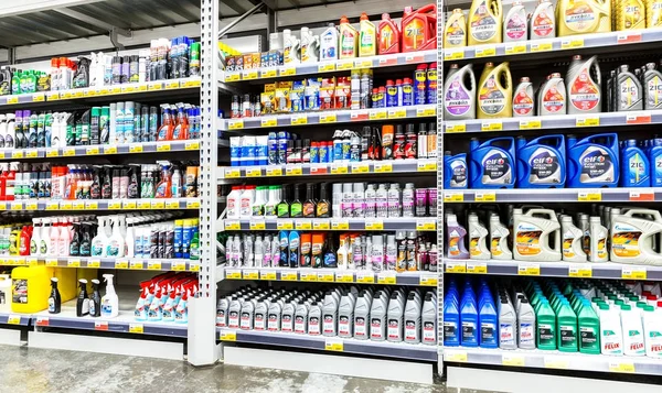 Farklı plastik kutu motor yağı ve araba kimya rea ile