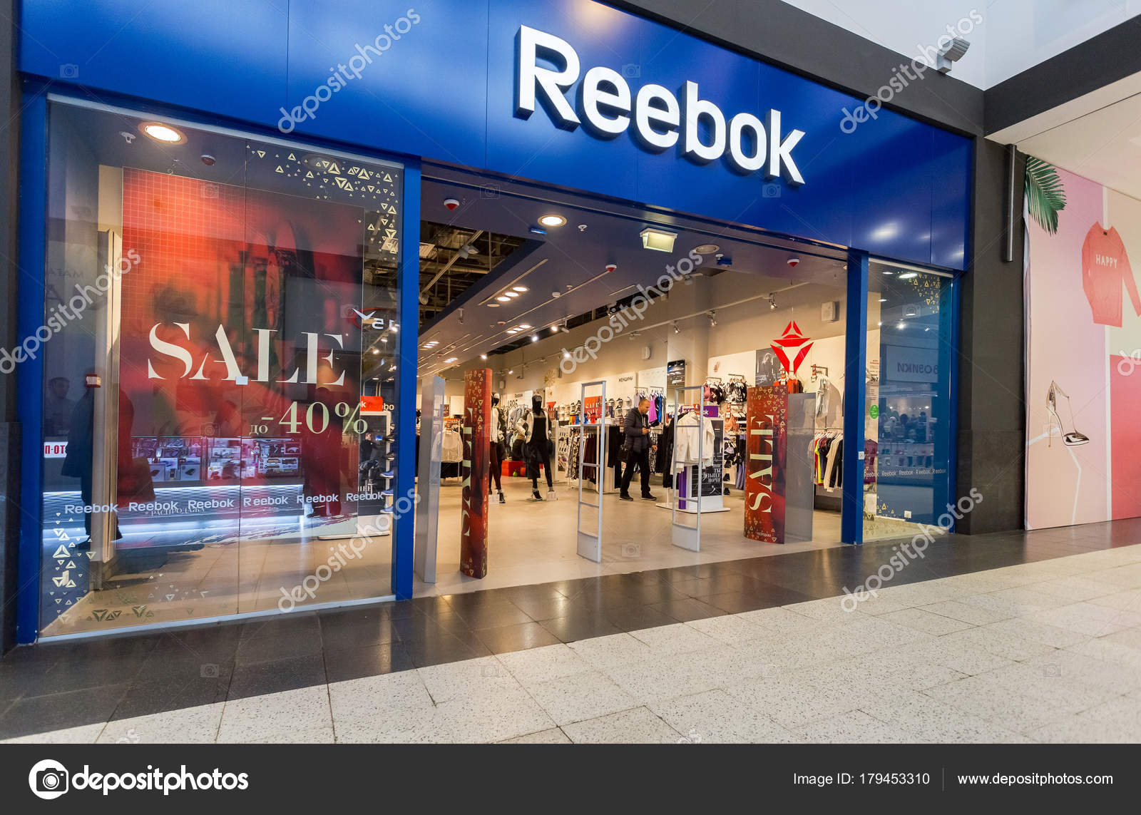 Mostra da Reebok Store no centro comercial familiar MEGA