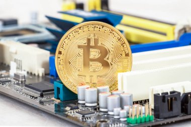 Elektronik bilgisayar üzerinde yalan Cryptocurrency altın Bitcoin com