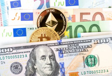 Dolar ve euro banknot üzerinde yalan Cryptocurrency paralar. Otobüs