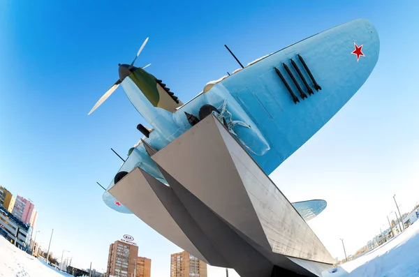 Monument à l'avion d'attaque à basse altitude "Ilyushin 2" du Secon — Photo