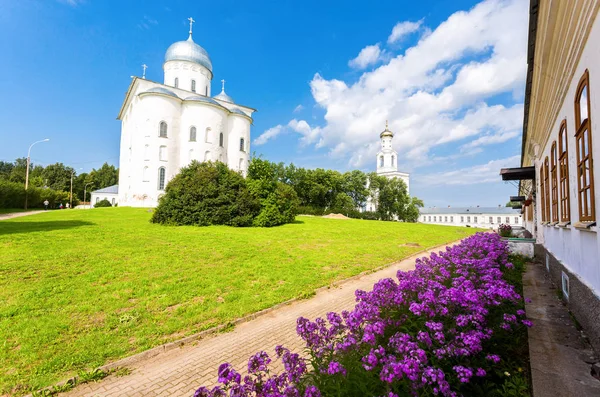 St. George (Yuriev) męski klasztor prawosławny Veliky Novgorod, — Zdjęcie stockowe