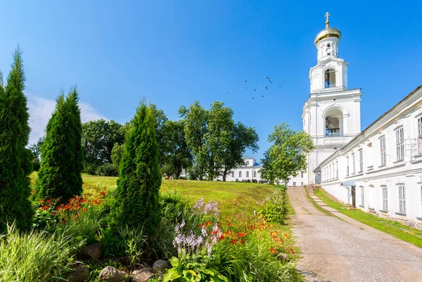 Monasterio masculino ortodoxo de San Jorge (Yuriev) en Veliky Novgorod , — Foto de Stock