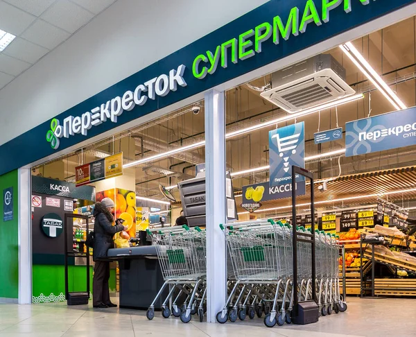 Interno del supermercato Perekrestok — Foto Stock