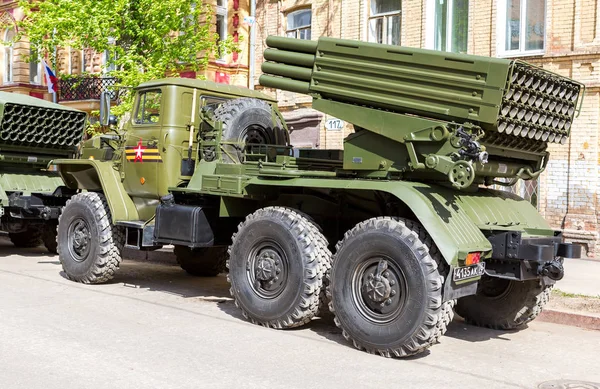 BM-21 Grad 122-mm meerdere Rocket Launcher — Stockfoto