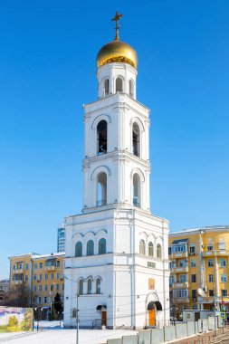 Çan kulesi içinde güneşli kış günü Iversky manastır