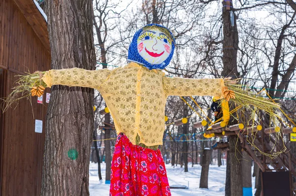 Rusya'nın Shrovetide. Yazmak için büyük bir bebek. Maslenitsa veya Pa