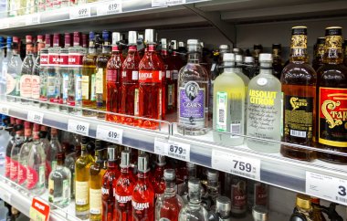 Alkollü içecekler hipermarket ile vitrin
