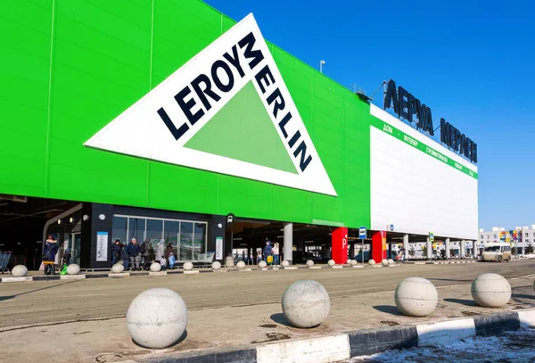 Leroy Merlin Samara Store i soliga dag — Stockfoto