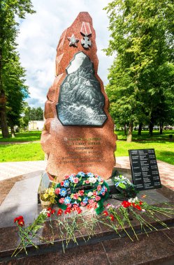 Kahramanlar ve yerel savaşların gazileri Anıtı