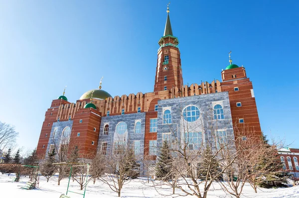Cathedral Mosque in winter sunny day in Samara, Russia — Stock Photo, Image