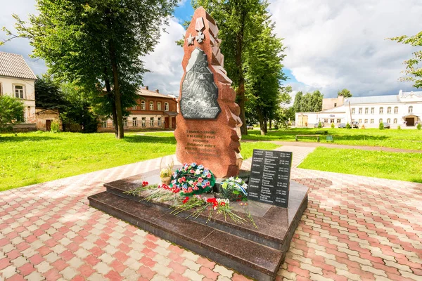 Monument to heroes and veterans of local wars — Stock Photo, Image