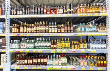 Vitrin alkollü içecekler zinciri hipermarket 
