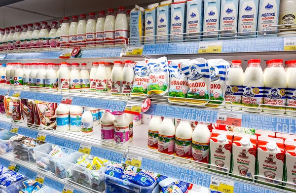 Fresh dairy products ready for sale in supermarket — Stock Photo, Image