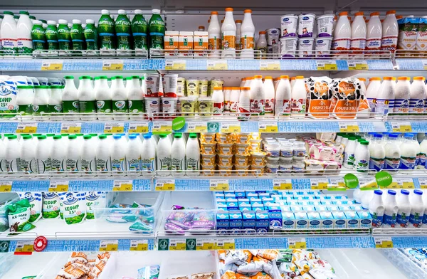 Fresh dairy products ready for sale in supermarket — Stock Photo, Image