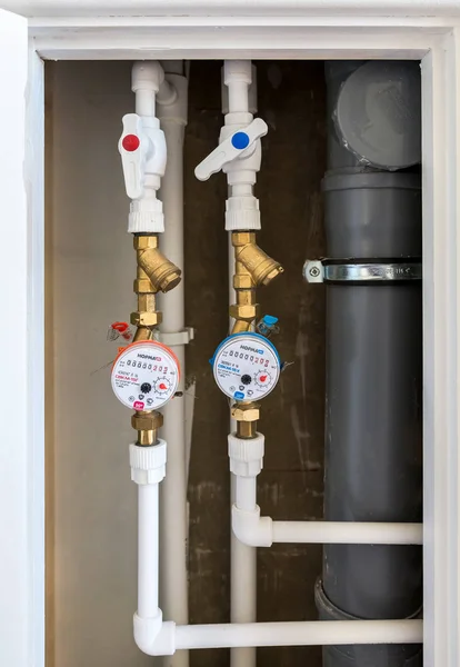 Watermeters. Loketten van warm en koud water — Stockfoto