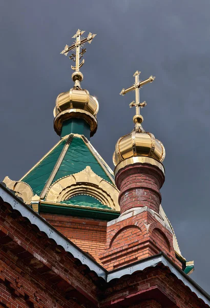 Domes of St. James the Righteous temple against the sky in Borov — Stock Photo, Image