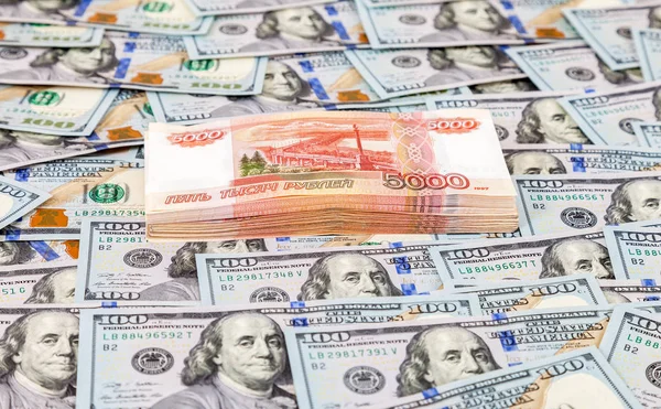 Beş bin banknotlar bebek üzerinde Rus ruble, yığını — Stok fotoğraf