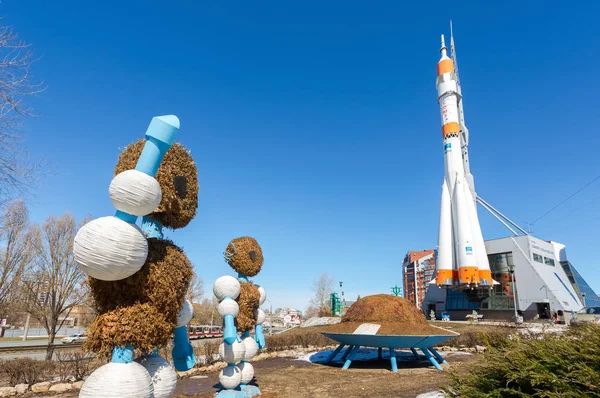 Real Soyuz spacecraft as monument — Stock Photo, Image