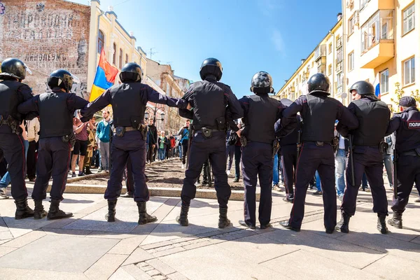 警员在对面列宁格勒街 — 图库照片