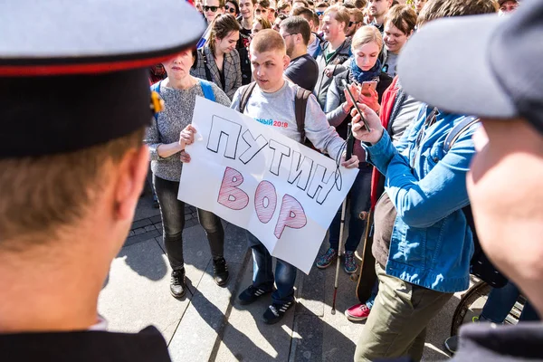 Опозиційний мітинг протесту попереду ina президента Володимира Путіна — стокове фото