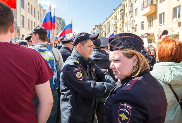 Rus polis ve polis bir muhalefet protesto r sırasında — Stok fotoğraf