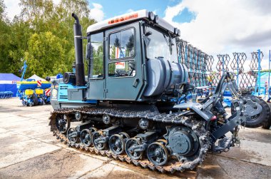 Modern sürüngen traktör Btz-181