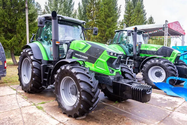 Agricultural wheeled  tractor Deutz-Fahr 6175G — Stock Photo, Image