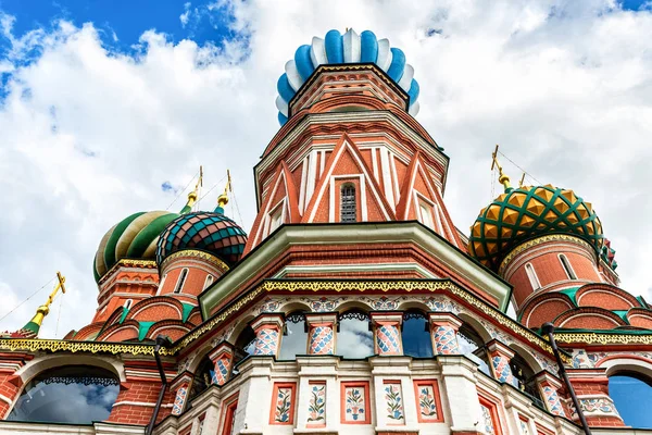 Domes of Saint Basil's (Pokrovsky) Cathedral on Red Square in Mo — Stock Photo, Image