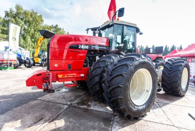 Modern tarım tekerli traktör Rostselmash