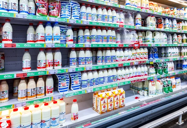 Mléčné výrobky připravené k prodeji — Stock fotografie