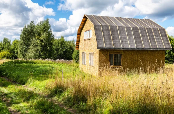 Construction d'une nouvelle maison en bois au village — Photo