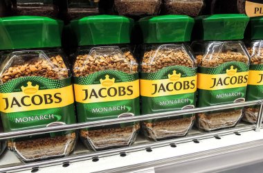 Kahve Jacobs Monarch süpermarkette satışa hazır.