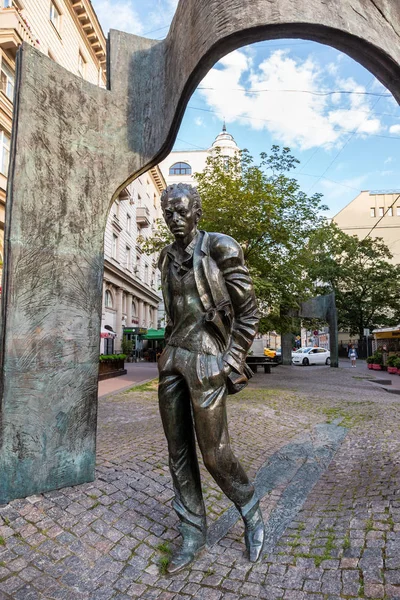 Pomnik Bulata Okudzhavy przy ulicy Arbat w Moskwie, Rosja — Zdjęcie stockowe