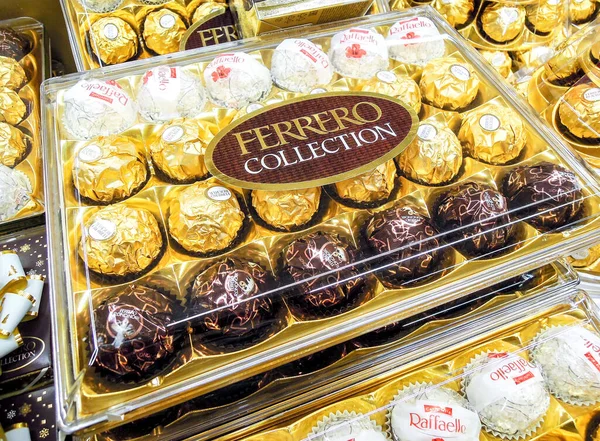 Ferrero Rocher chocolate on the shelf at the grocery store — Stock Photo, Image