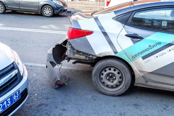 Carro compartilhando carro caiu em um acidente — Fotografia de Stock