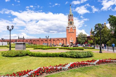 Moskova Kremlin ve Spasskaya Kulesi 'nin manzarası