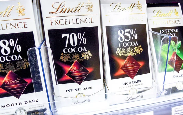 Lindt Exellence Chocolates package on supermarket shelf — Stock Photo, Image