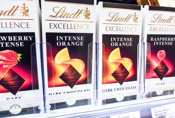 Lindt Exellence Chocolates package on supermarket shelf — Stock Photo, Image