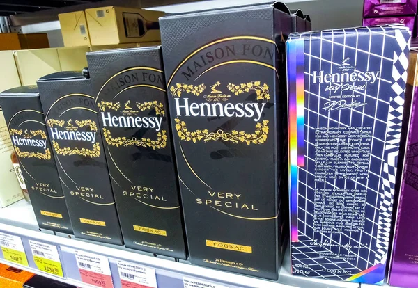 Bebidas alcohólicas embotelladas Hennessy coñac listo para la venta en th — Foto de Stock