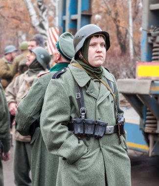 Alman ordusunun retro üniformalı askeri.