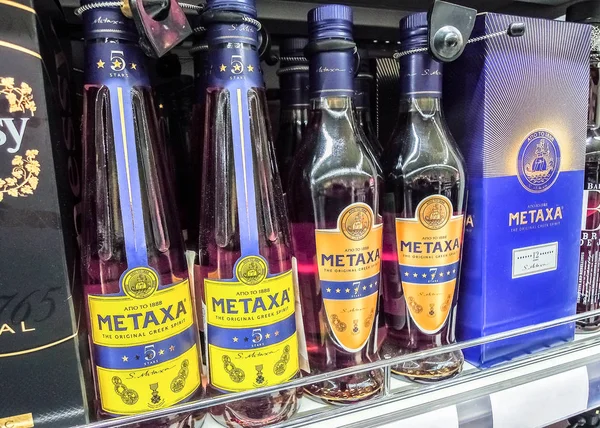 Бутылочные алкогольные напитки Metaxa оригинальный греческий дух — стоковое фото