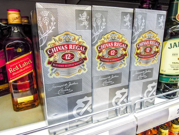 Chivas Regal смешанный виски готов к продаже — стоковое фото