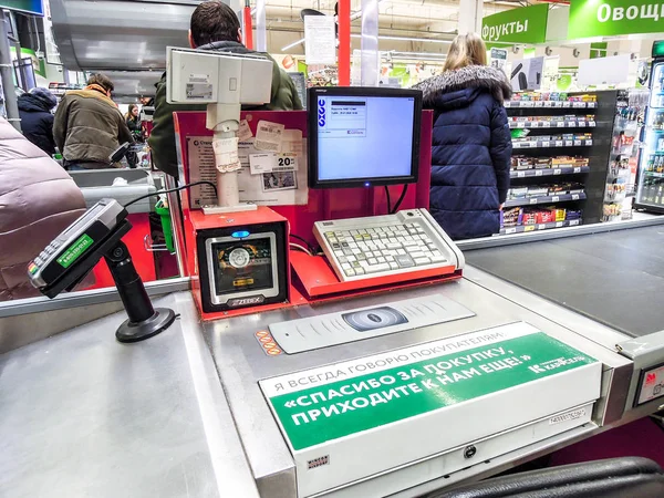 View of cash desk in a chain hypermarket Karusel — Stock Photo, Image